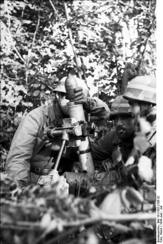 8 cm GrW 34 mortar and crew, France, Jun 1944