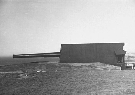 9.2-inch coastal defense gun at Cape Banks, New South Wales, Australia, 11 Oct 1944