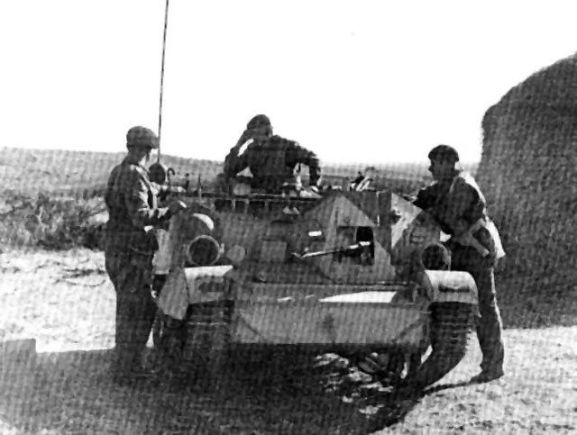 Universal Carrier Mk 1 of Australian 6th Division Cavalry in North Africa, Feb 1941; note Boys anti-tank rifle and a radio set on the Universal Carrier