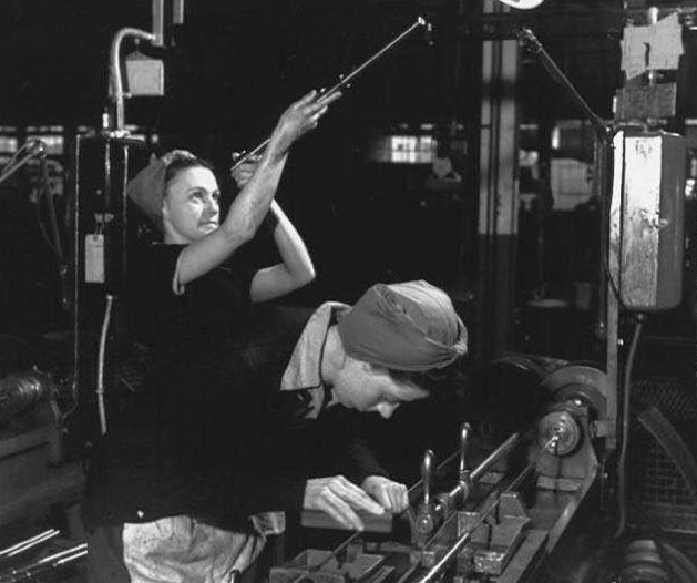 Female workers at the John Inglis and Company factory for Bren guns in Toronto, Canada, 1940s