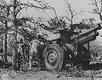 155 mm Howitzer Carriage M1917 or M1918 howitzer and crew in exercise, Fort Sill, Oklahoma, United States, Apr 1943