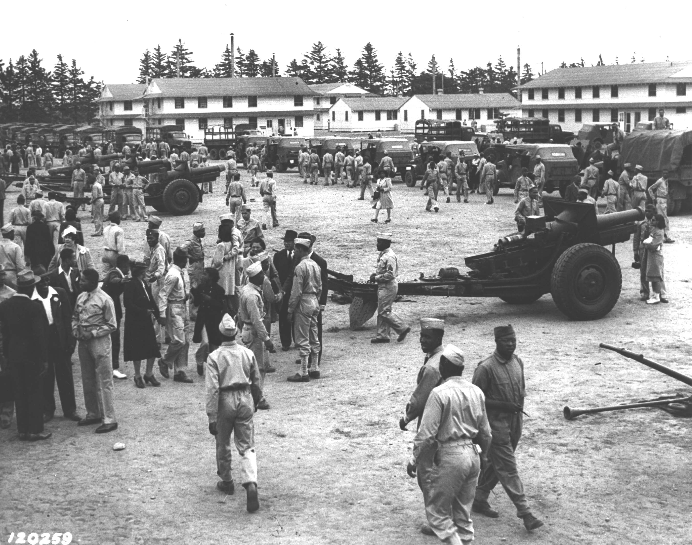 155 mm Howitzer Carriage M1917 or M1918 howitzers on display, Fort Custer, Michigan, United States, Jun 1941