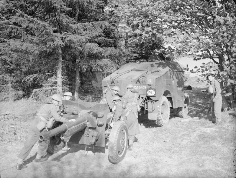 Canon de 75 modèle 1897 gun, Morris-Commercial C8 artillery tractor, and crew of 3rd Battery, 1st Field Artillery Regiment, 1st Polish Corps, St Andrews, Scotland, United Kingdom, 12 May 1941