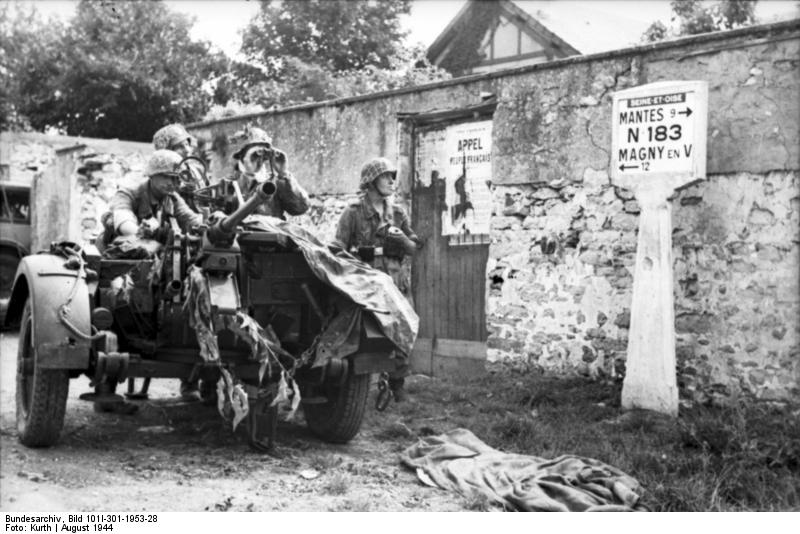 German FlaK 30 gun and its crew in Drocourt, Seine-et-Oise, France, Aug 1944, photo 2 of 2