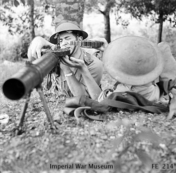 Recruits of the Singapore Volunteer Force training with a Lewis machine gun, Nov 1941