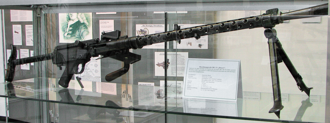 MG 13 light machine gun on display at a museum, 29 Jul 2006