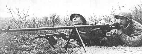 PTRD-41 anti-tank rifle and crew, date unknown; note the assistant gunner's PPSh-41 submachine gun