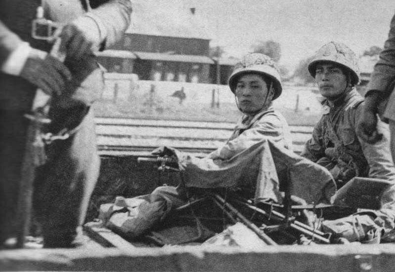 Japanese Type 92 light machine gun and crew in northern China, 1937