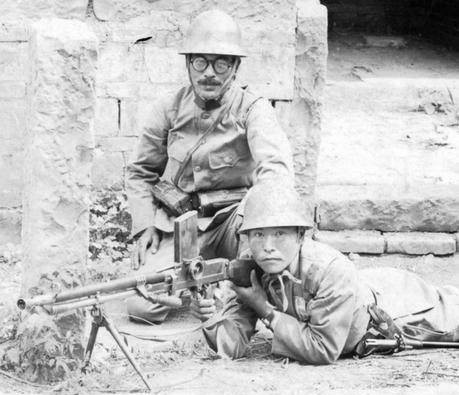 Japanese soldiers with captured Chinese Army ZB vz. 26 machine gun, date unknown