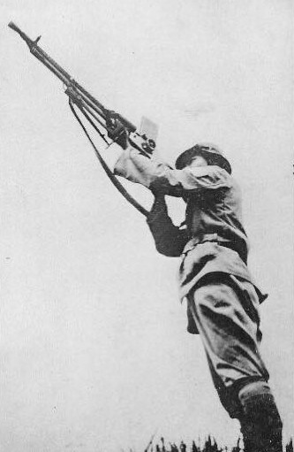 Chinese soldier with ZB vz. 26 light machine gun, 1930s