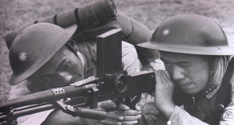 Machine gun crew of Chinese 185th Division with ZB vz. 26 light machine gun, date unknown